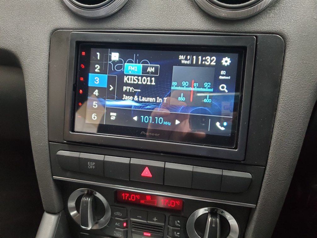 Pioneer Head Unit With Apple Carplay and Android Auto