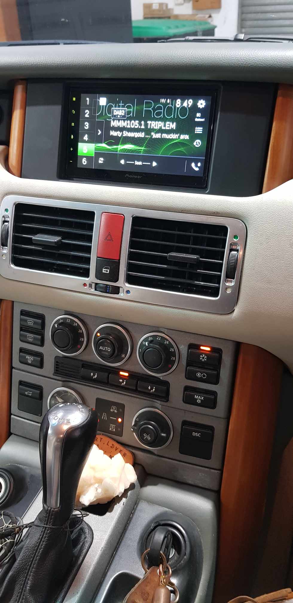 Range-Rover-Head-Unit