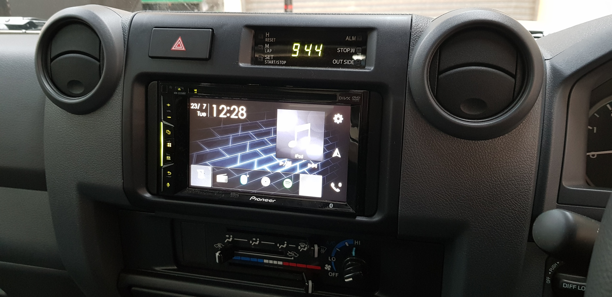 Toyota-Landcruiser-79-Apple-Carplay-Android-Audo-Installation