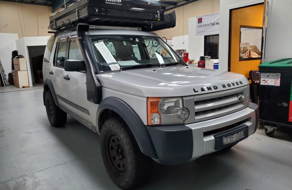 Pioneer Tablet Installed in Land Rover