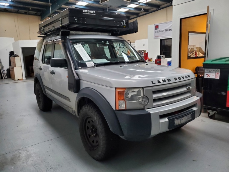 Pioneer Tablet Installed in Land Rover