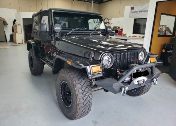 Jeep Wrangler Audio Upgrade: Kenwood Wireless AV, Audison Amplifier, and Custom Speakers