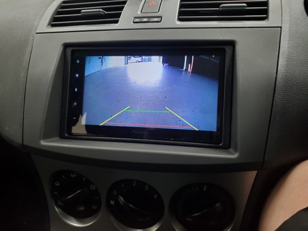 Mazda-3-reverse-camera