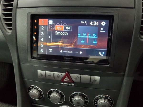 Mercedes_SLK_Convertible_Head_Unit