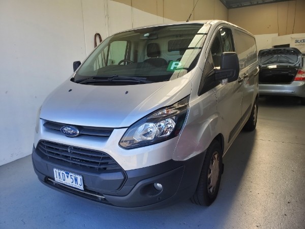 Ford Transit Custom – CarPlay, Android Auto & Reverse Camera Installation