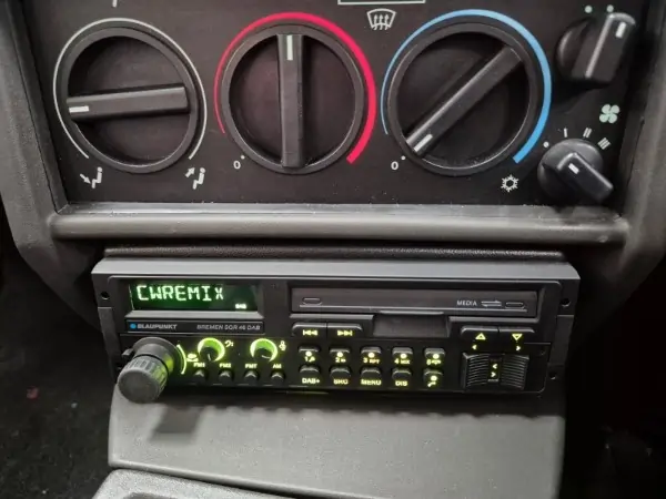 Blaupunkt Bremen retro head unit installation in Alfa 75 by Tower Audio Melbourne.