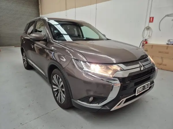 Mitsubishi-Outlander