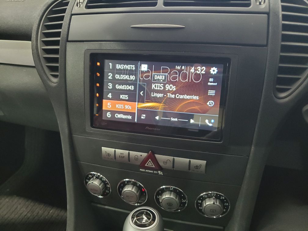 Mercedes_SLK_Pioneer_Apple_Carplay_Installation