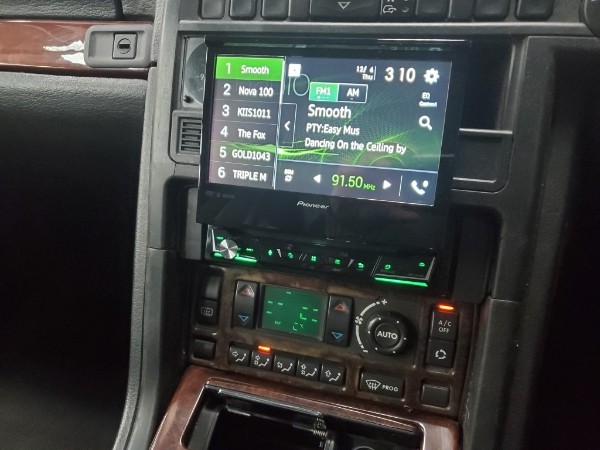 Pioneer-Fold-Out-Screen-Head-Unit