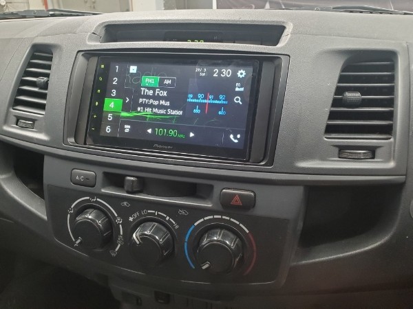 Pioneer Head Unit with Apple Carplay and Android Auto Pioneer Head Unit with Apple Carplay and Android Auto