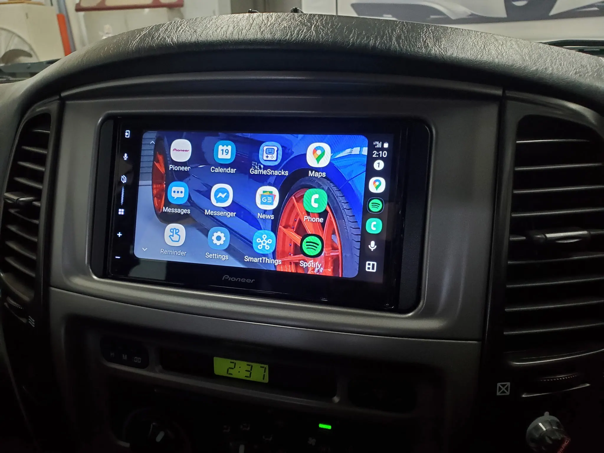 Toyota LandCruiser Pioneer DAB Android Auto installation