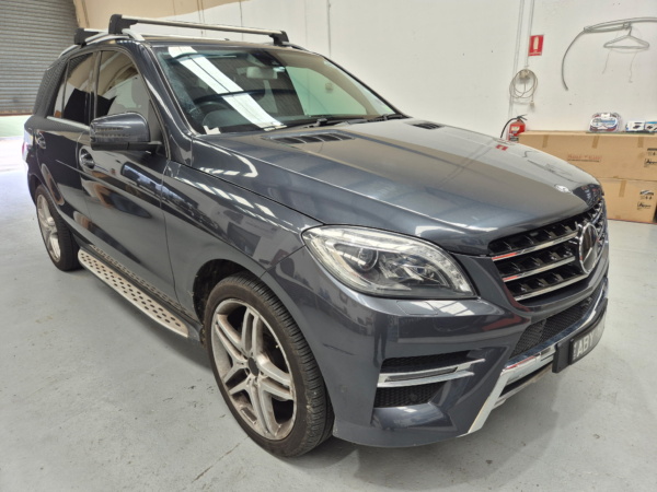 Mercedes ML Apple CarPlay & Android Auto Head Unit Installation