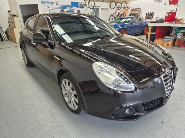 Alfa Romeo Giulietta Pioneer 9-Inch Head Unit & Reverse Camera Installation